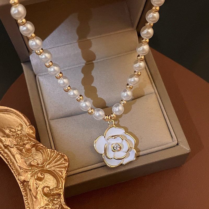 Camellia design pearl necklace