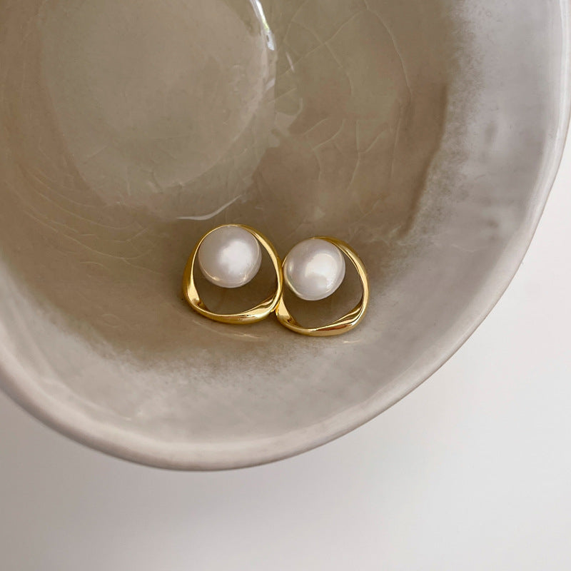Retro Circle Design Pearl Earrings