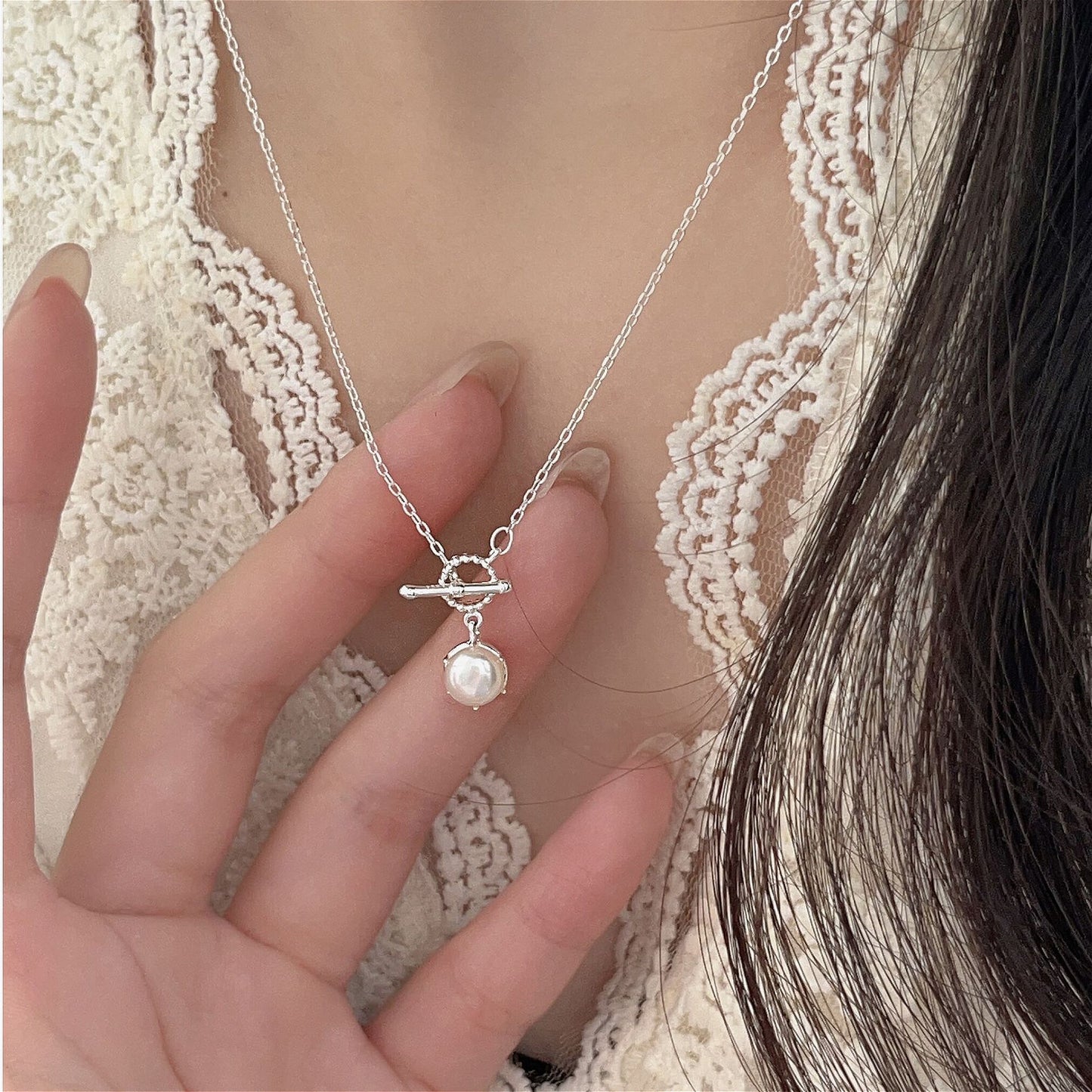 Simple design pearl pendant