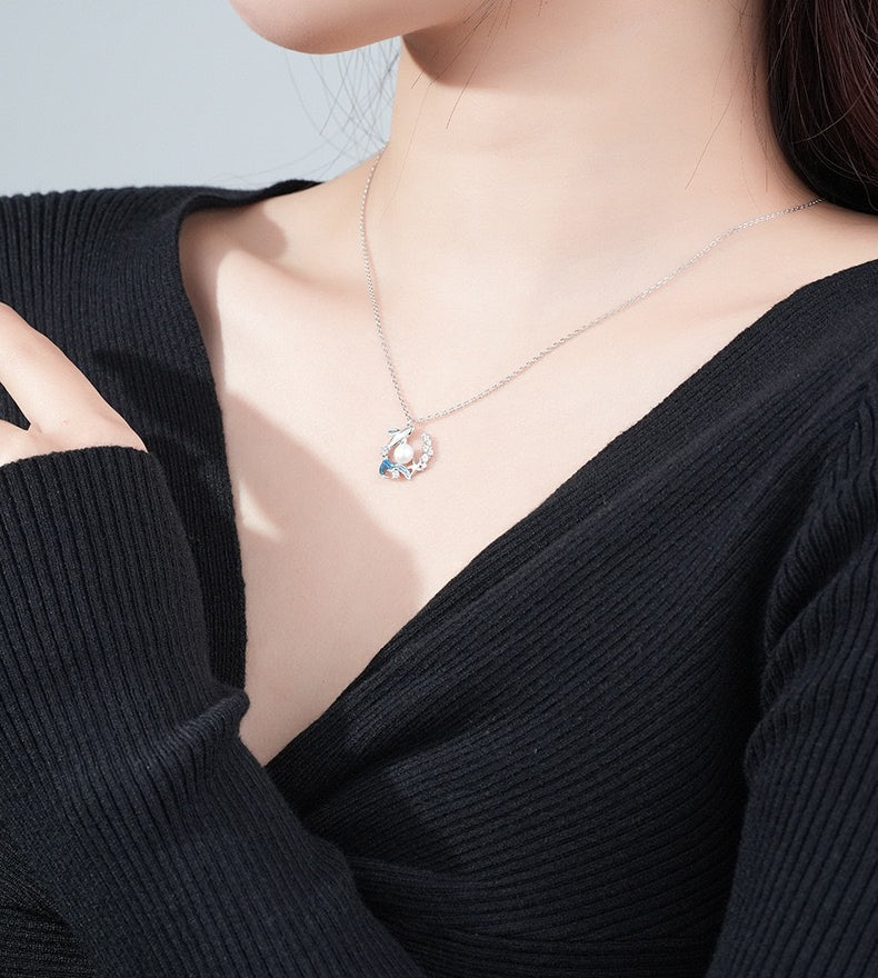 Whale Fall Design Pearl Necklace