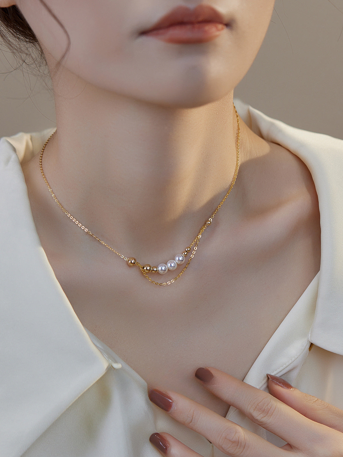 Simple design pearl necklace