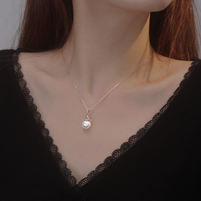 Simple design pearl necklace