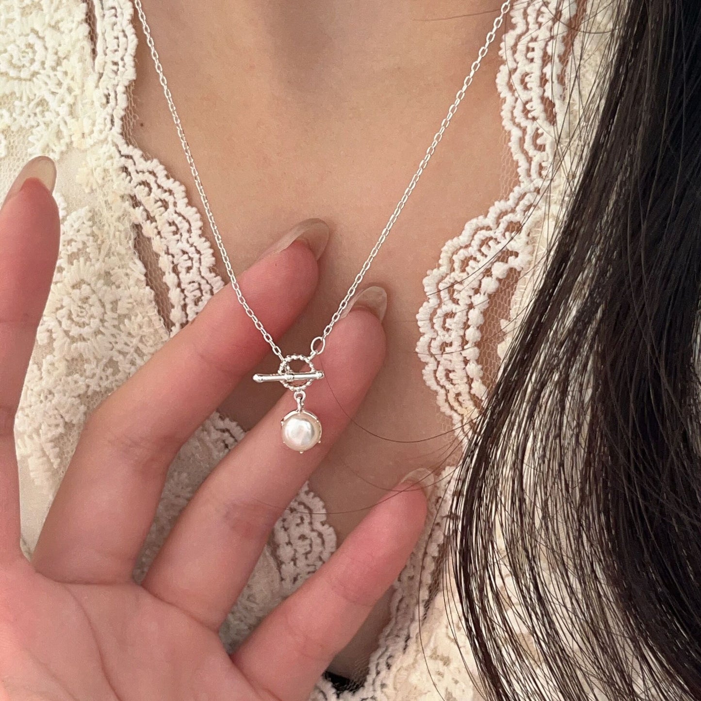 Simple design pearl pendant