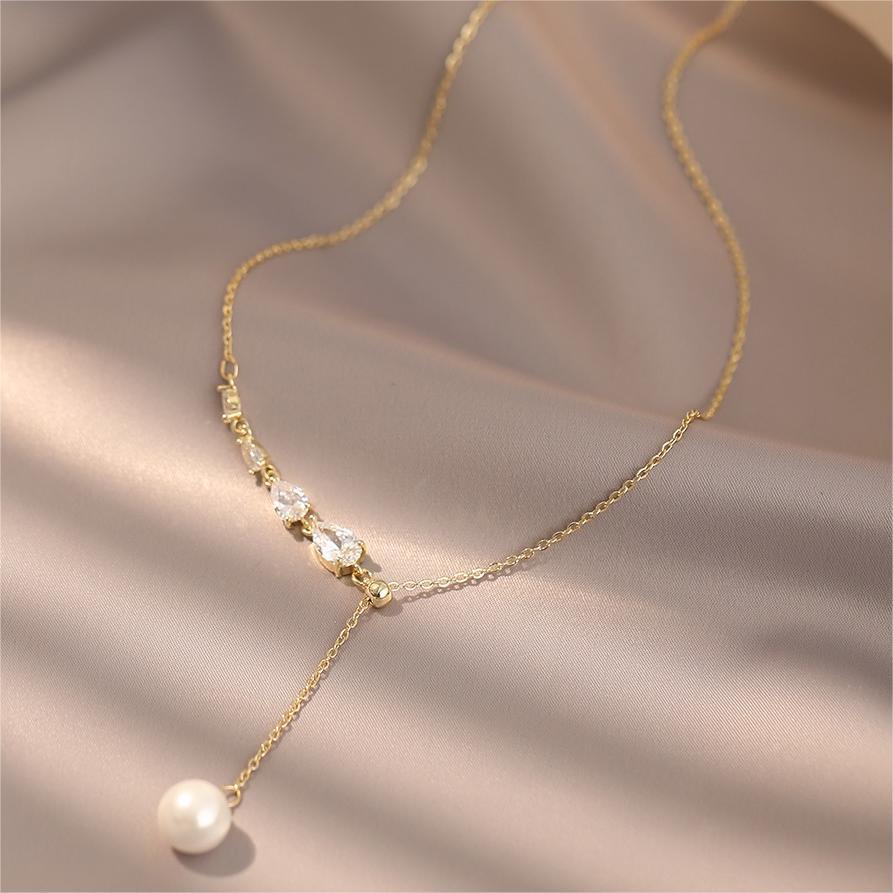 Water drop fringed pearl necklace