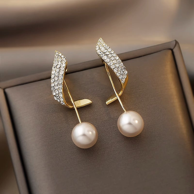 Premium design pearl stud earrings