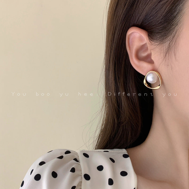 Retro Circle Design Pearl Earrings