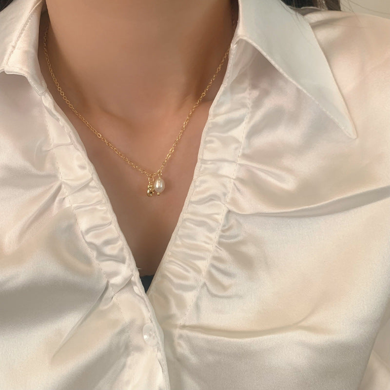 Vintage design pearl necklace