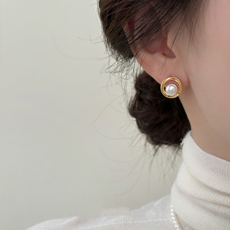 Hollow design pearl stud earrings
