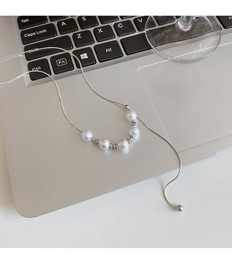 Simple design pearl necklace