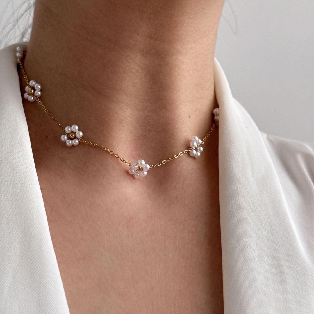 Woven flower pearl necklace