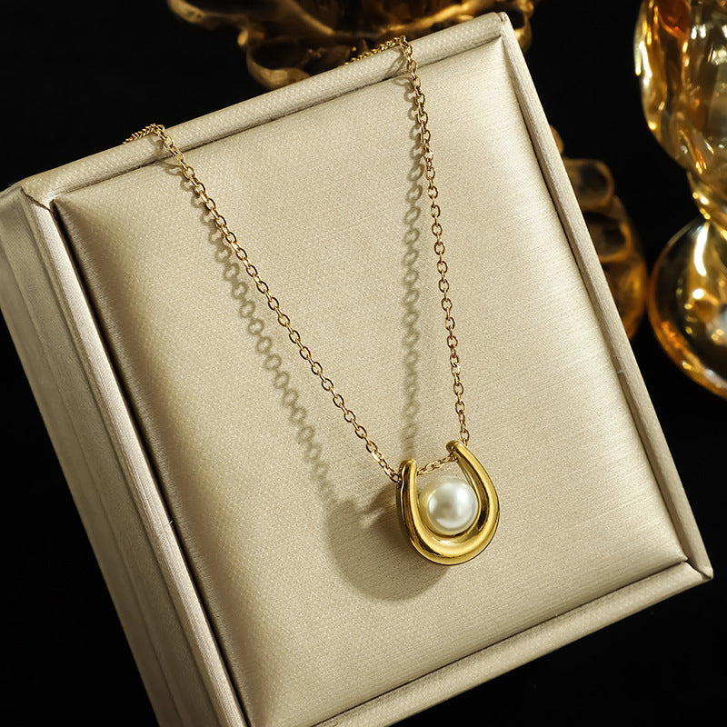 U-shaped design pearl necklace
