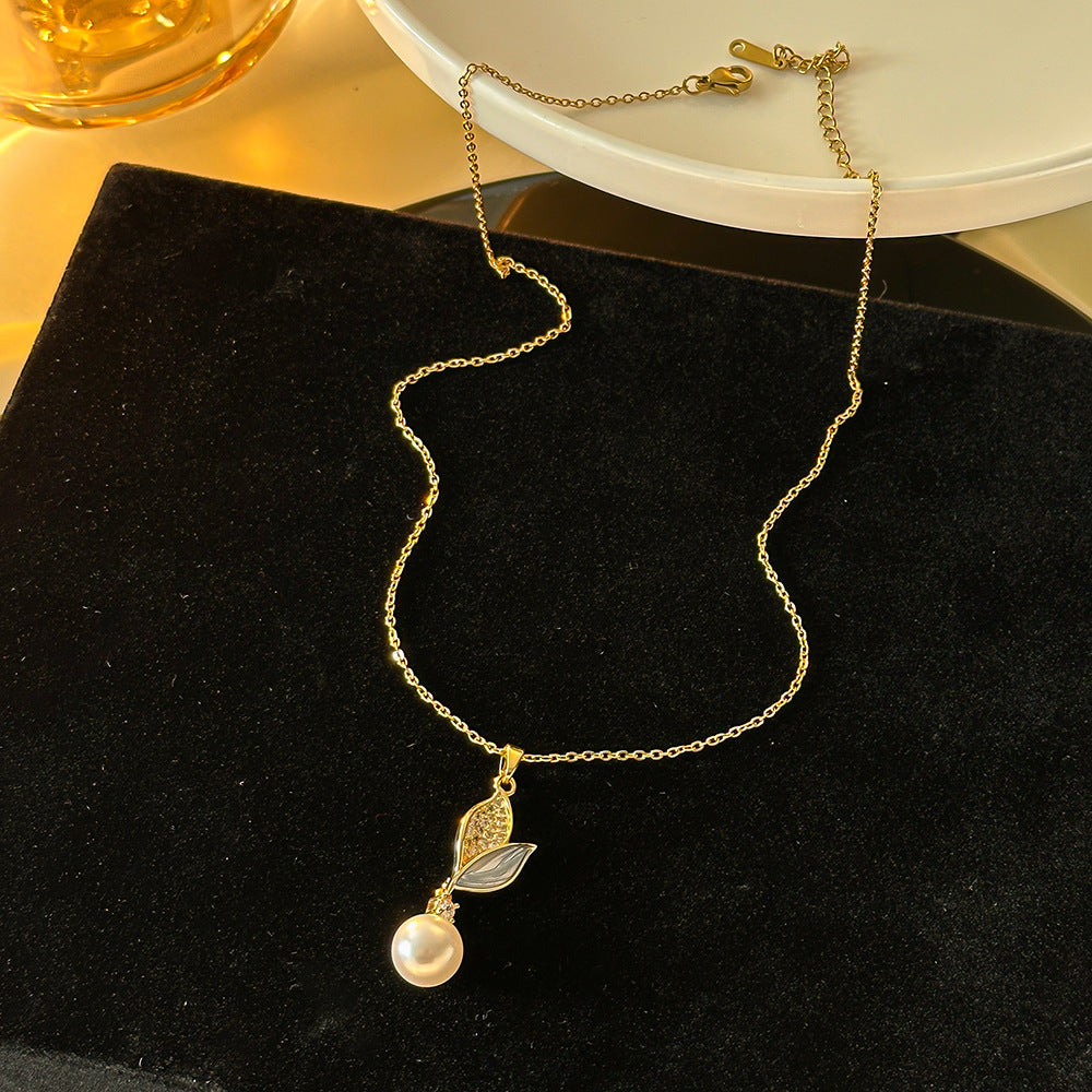 Petal Design Pearl Necklace