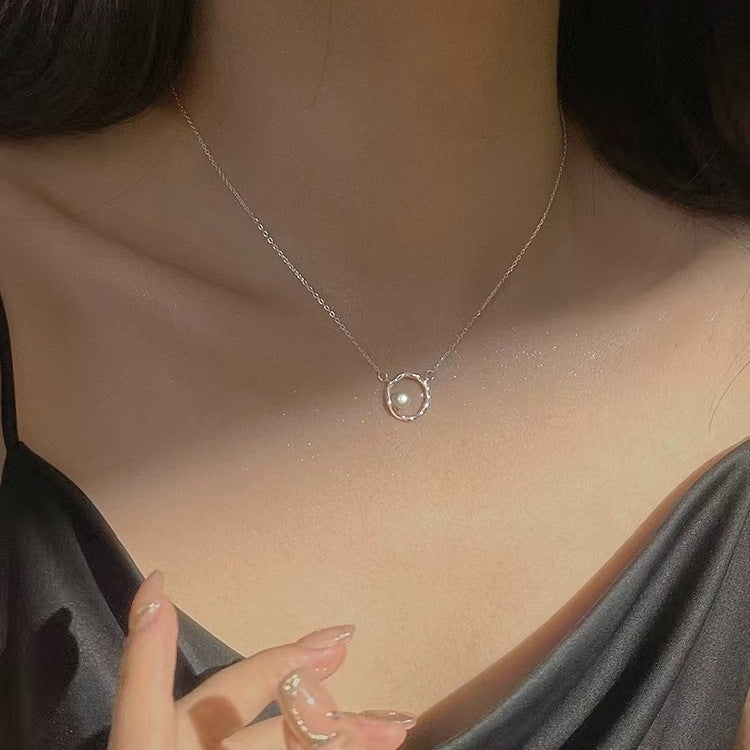 Geometric Wave Circle Pearl Necklace