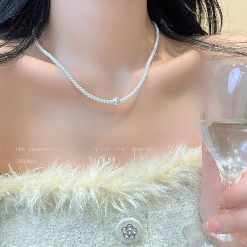 Single design pearl necklace