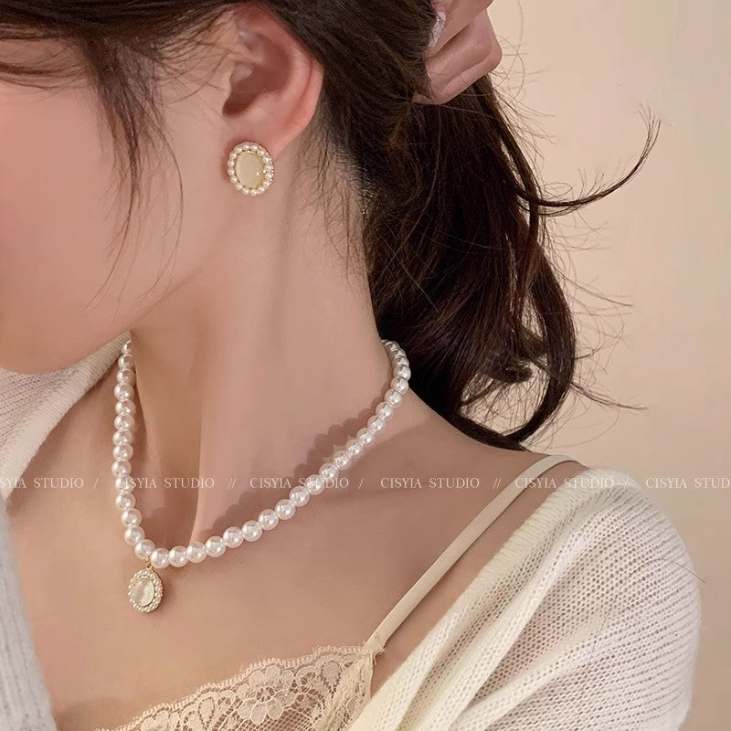 Vintage opal pearl design earrings