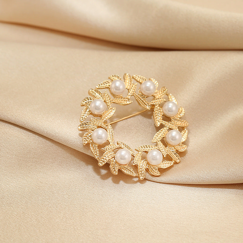 Vintage garland design brooch