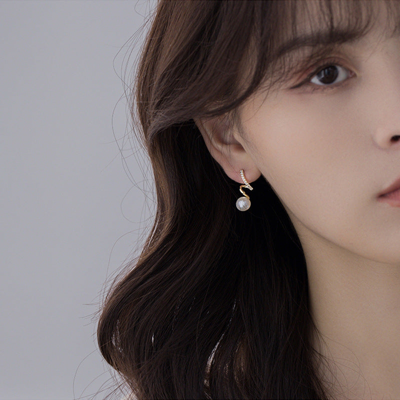 Simple design pearl stud earrings
