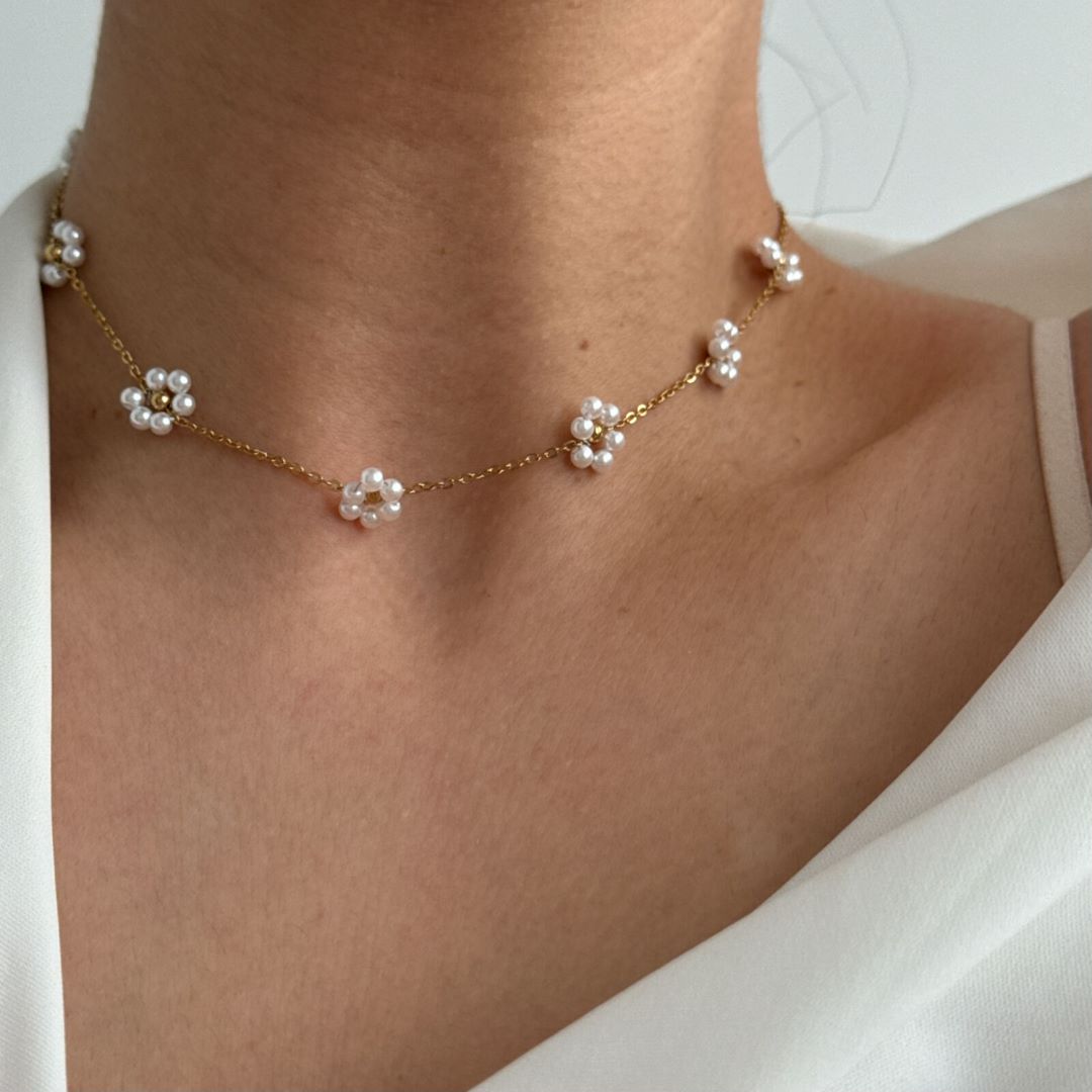 Woven flower pearl necklace