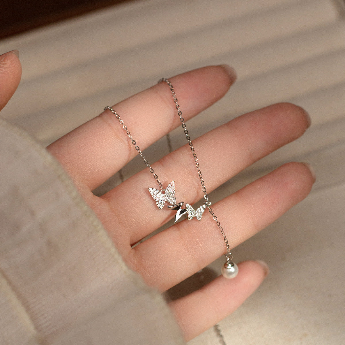 Diamond-set butterfly crystal pearl necklace