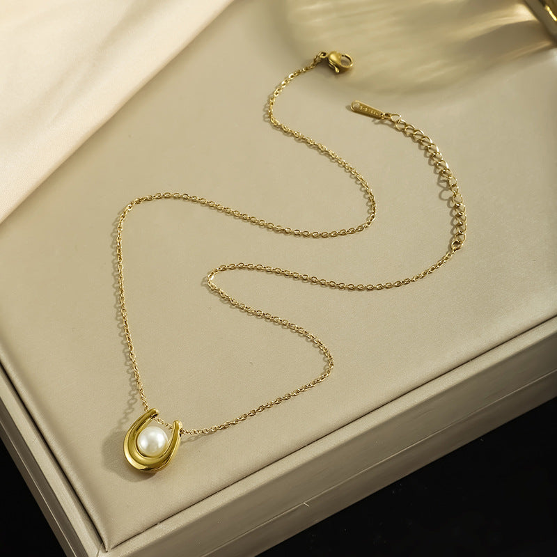 U-shaped design pearl necklace