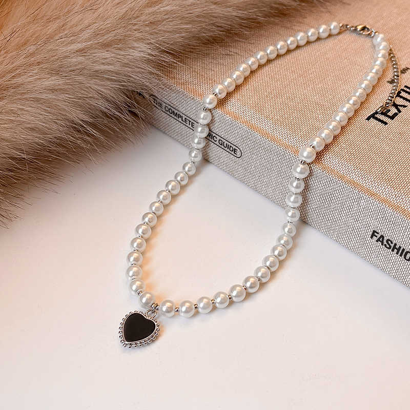 Love geometric pearl necklace