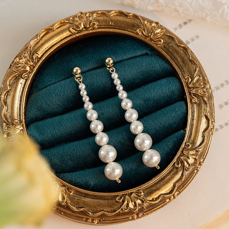Court design pearl stud earrings