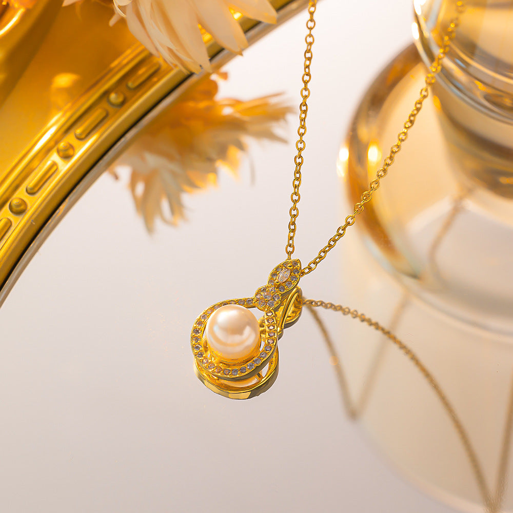 Simple design pearl necklace