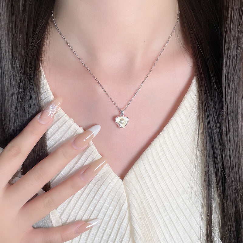 Irregular love design pearl necklace