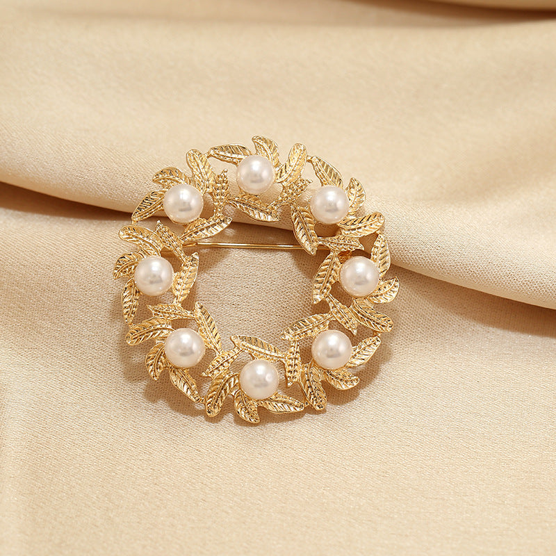 Vintage garland design brooch