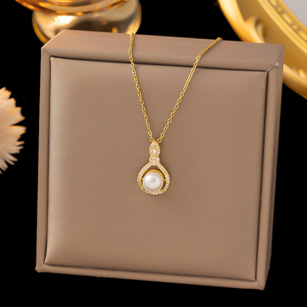 Simple design pearl necklace
