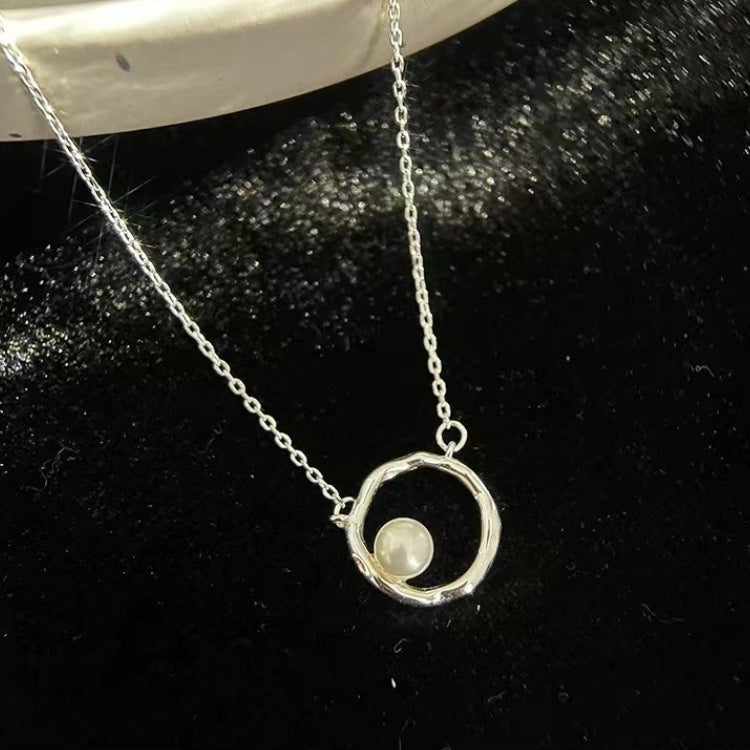 Geometric Wave Circle Pearl Necklace