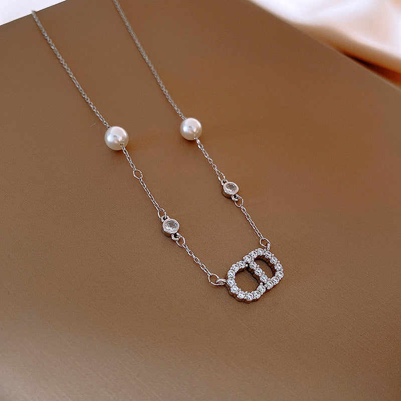 Letter design pearl necklace