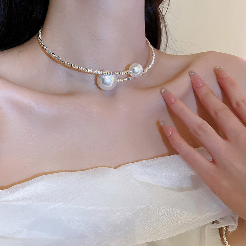 Broken silver pearl design necklace