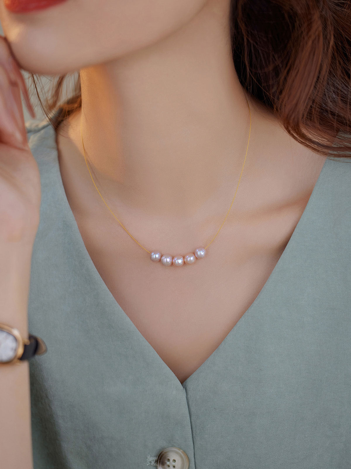 Simple design pearl necklace