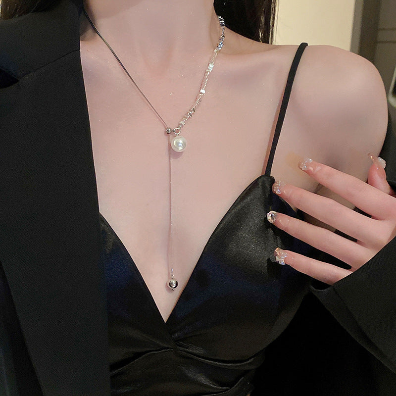Triangular broken silver pull pearl necklace