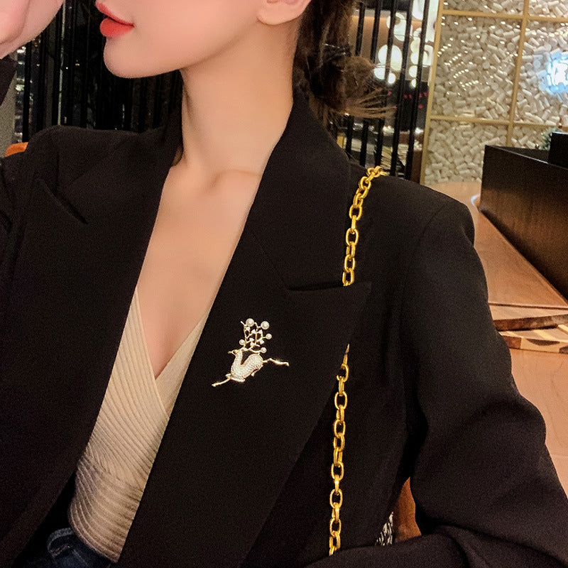 Elk Design Pearl Brooch