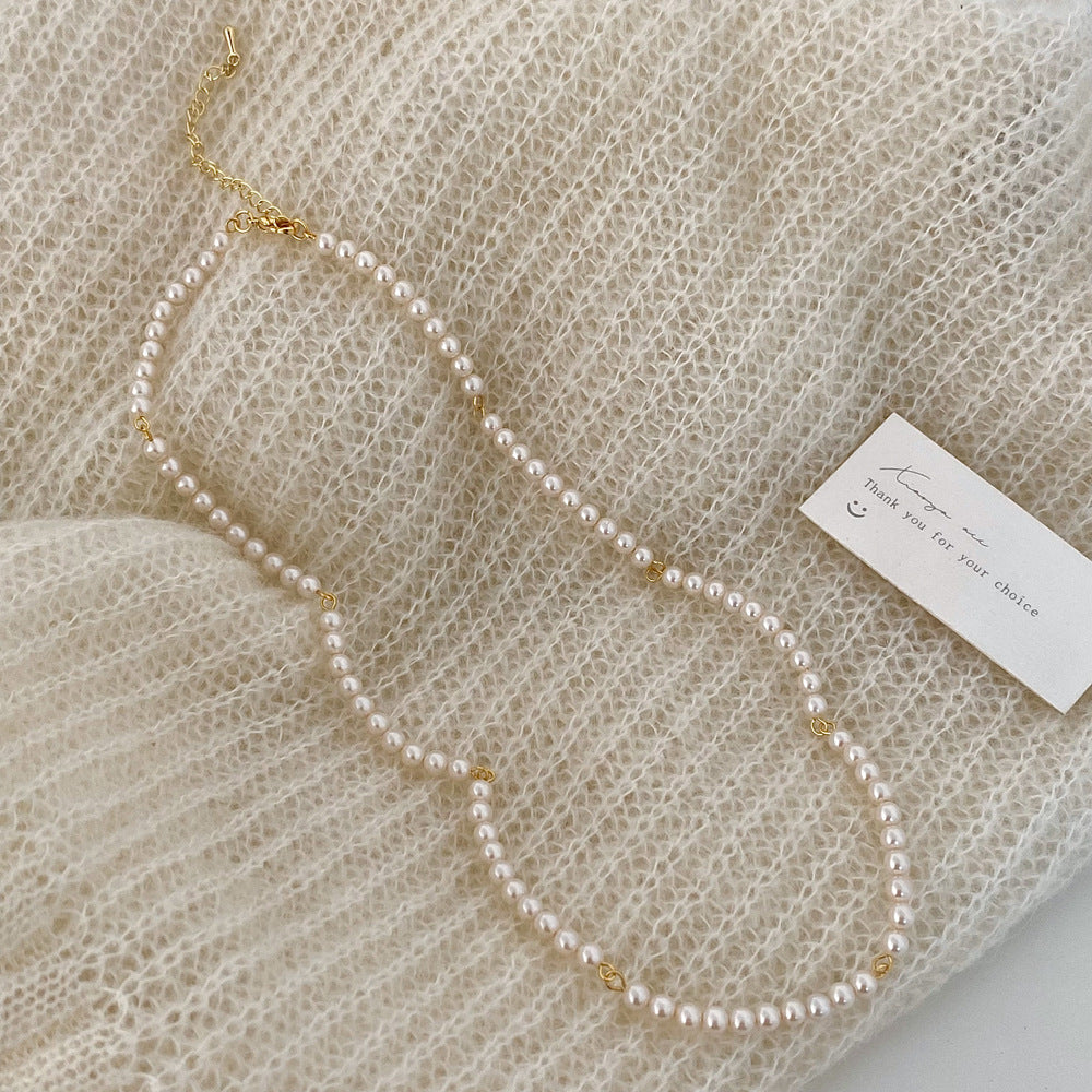 Simple design pearl necklace