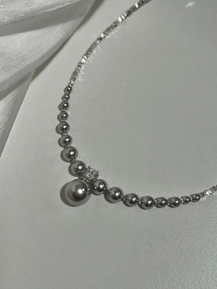 Vintage design pearl necklace