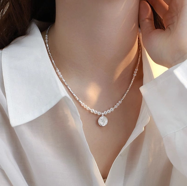 Rose design pearl necklace
