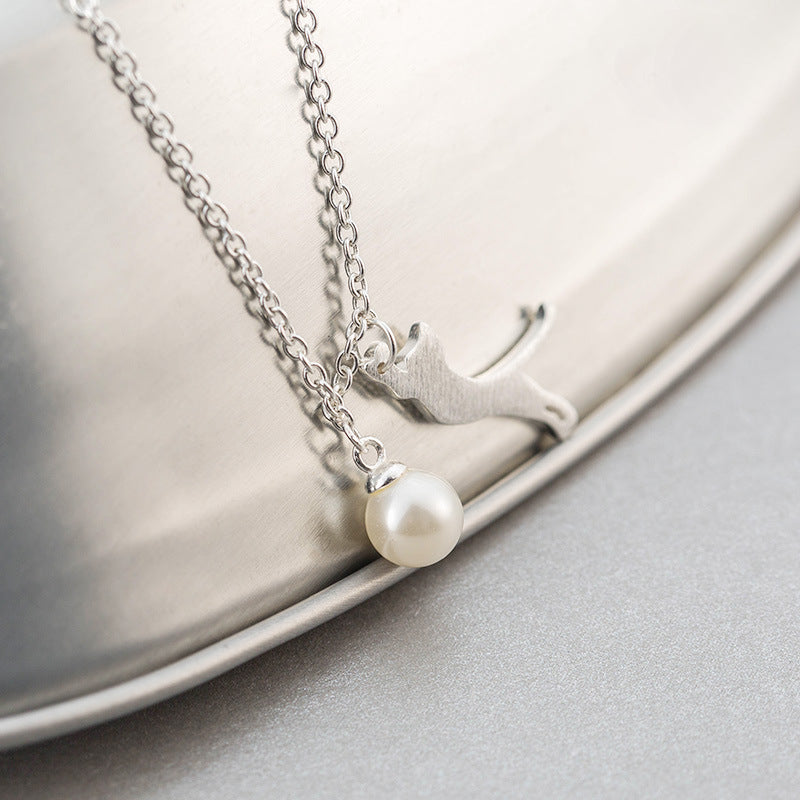 Cute kitten pearl necklace