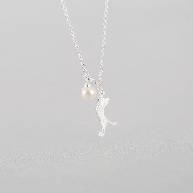 Cute kitten pearl necklace