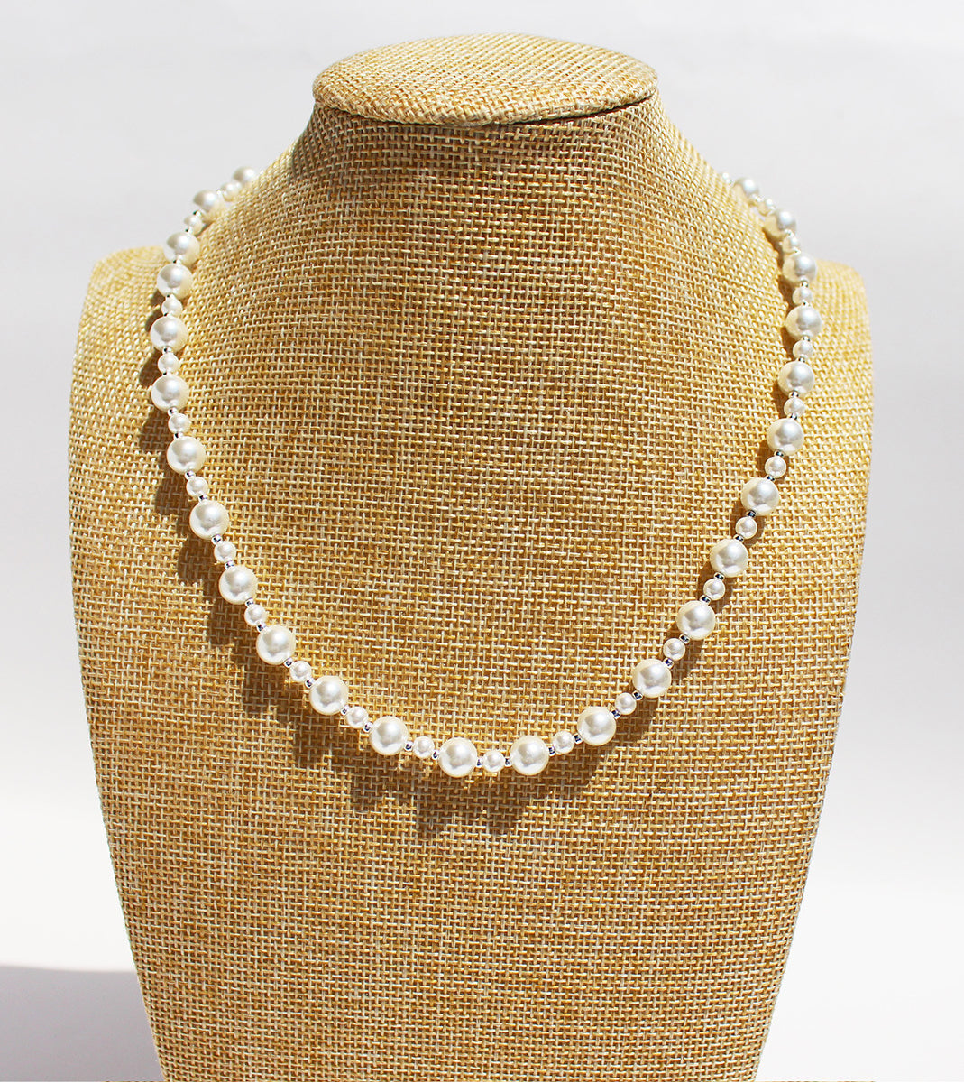 Elegant Pearl Design Necklace
