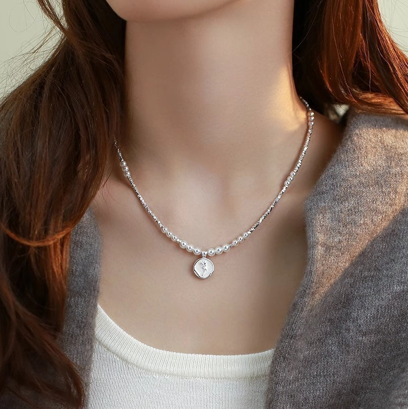 Rose design pearl necklace