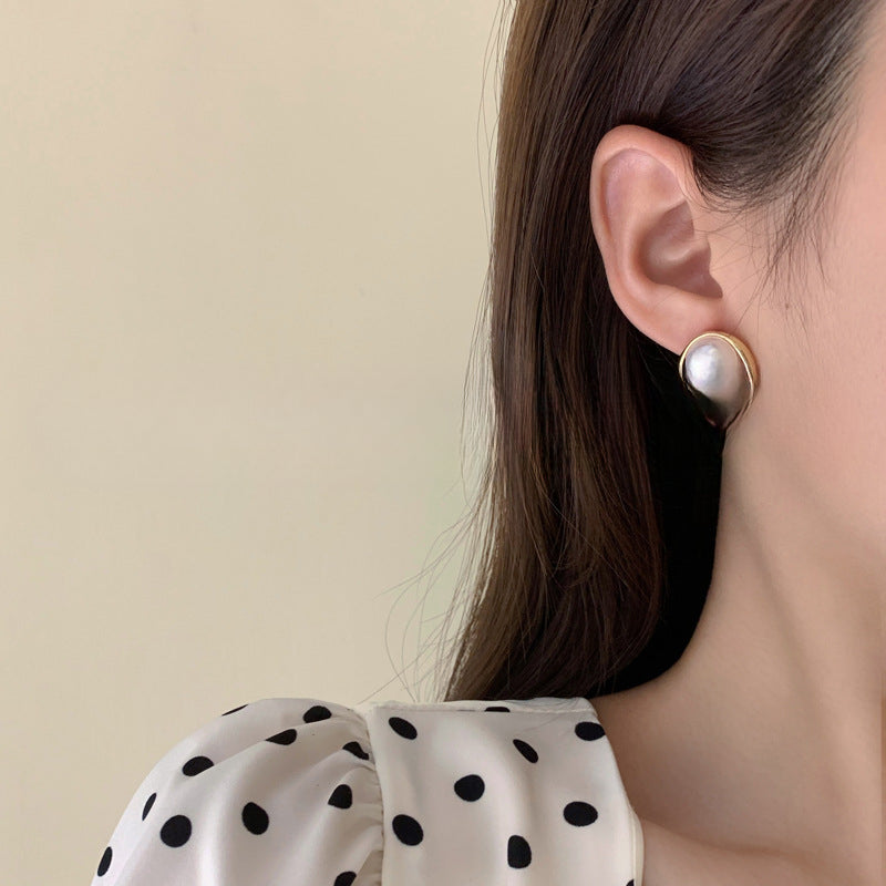 Retro Circle Design Pearl Earrings
