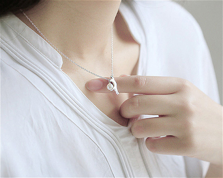 Cute kitten pearl necklace
