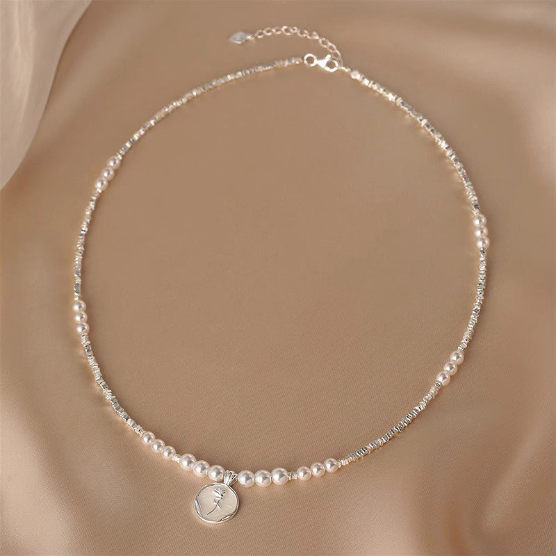 Rose design pearl necklace