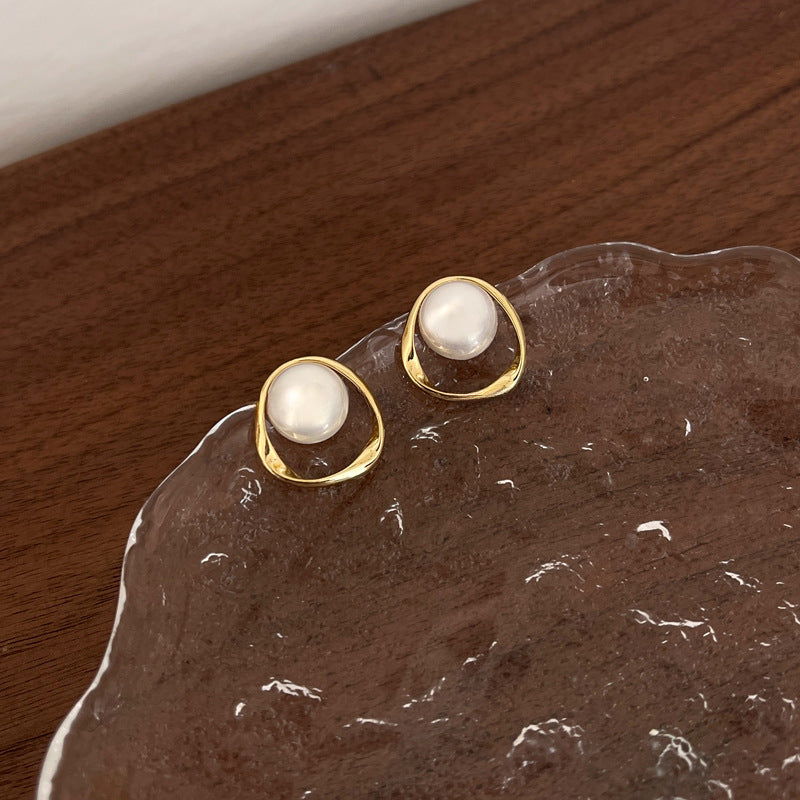 Retro Circle Design Pearl Earrings