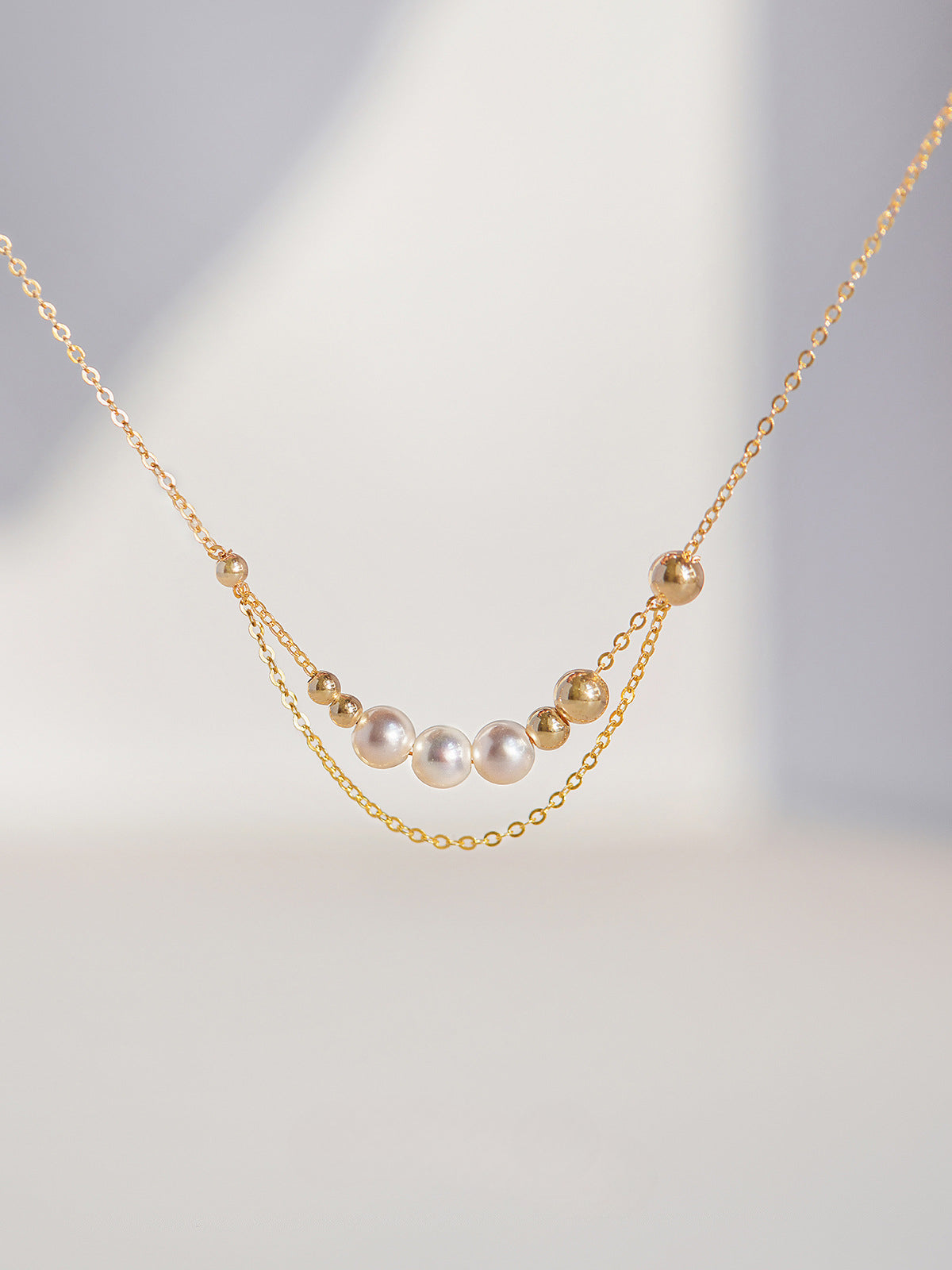 Simple design pearl necklace
