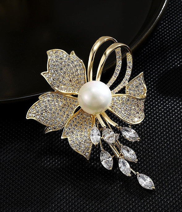 Floral Design Pearl Brooch