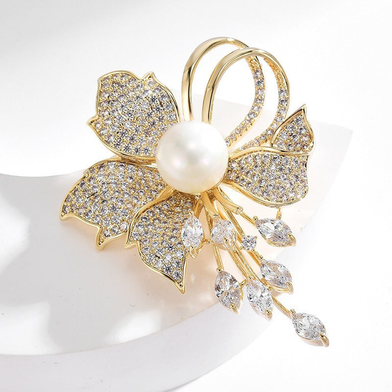 Floral Design Pearl Brooch